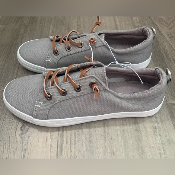 Brand new Tommy Bahama Slip on Sneakers. - Picture 2 of 9